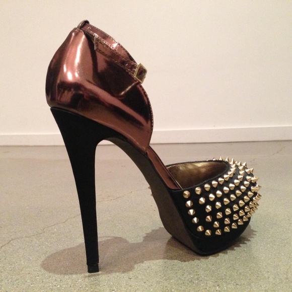 Steve Madden Shoes - Smoking hot black and bronze studded peep toe shoe